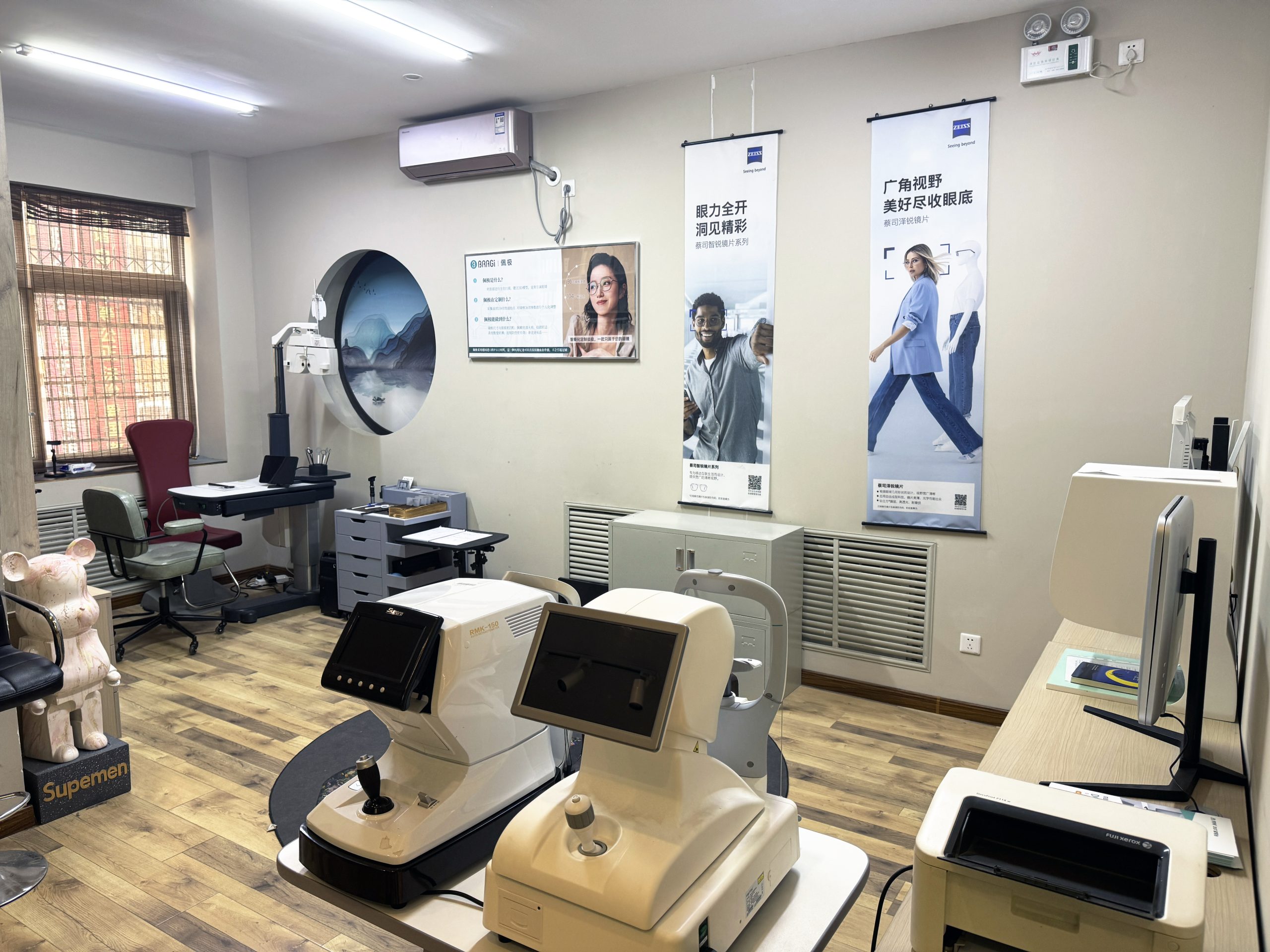 旧时候眼镜店·验光区全貌及电脑验光仪、生物测量仪——天津河北区金纬路